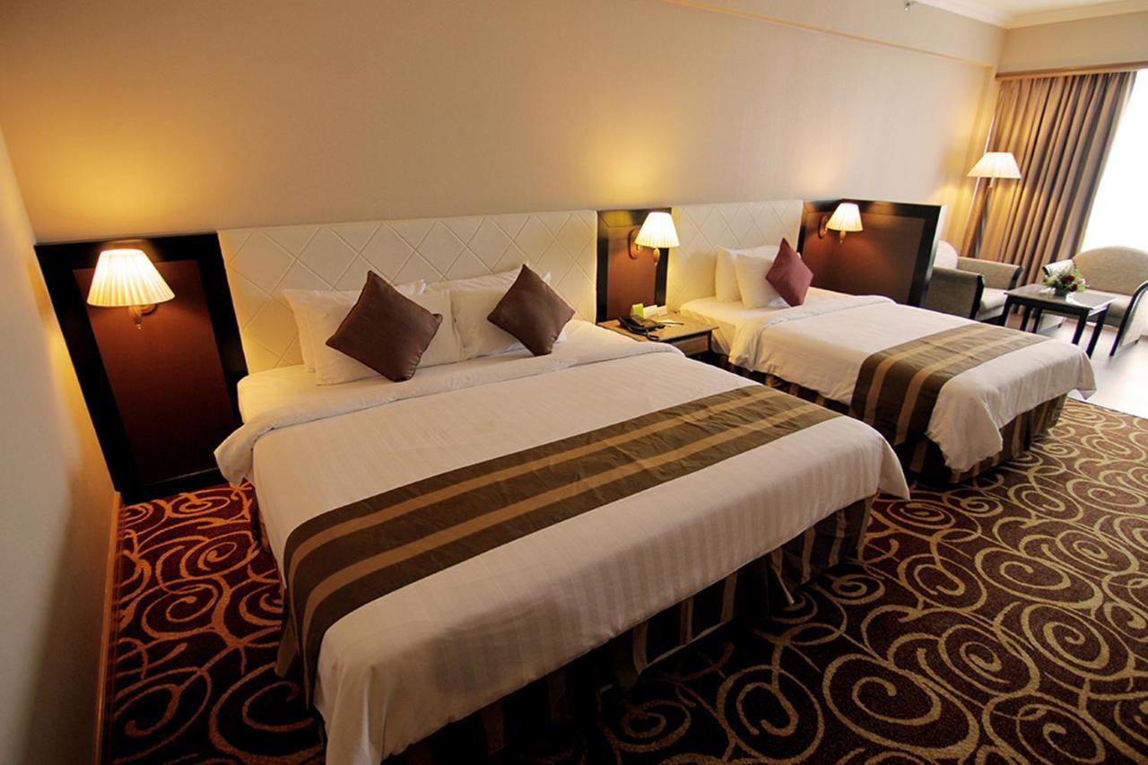 Mega Hotel Sdn Bhd Мірі Екстер'єр фото