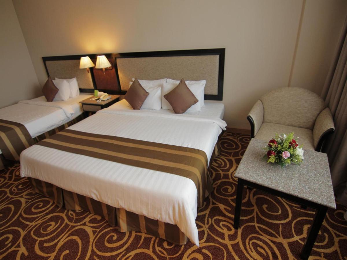Mega Hotel Sdn Bhd Мірі Екстер'єр фото