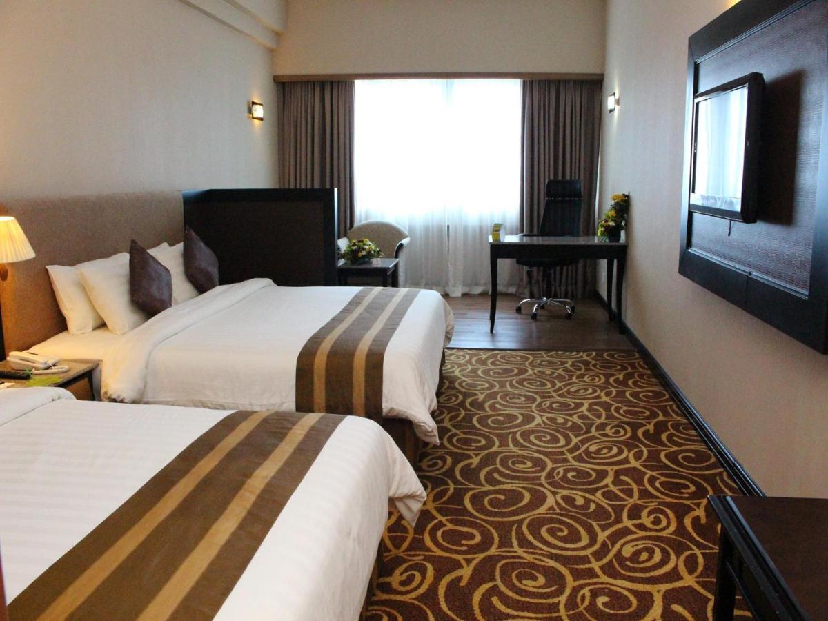 Mega Hotel Sdn Bhd Мірі Екстер'єр фото