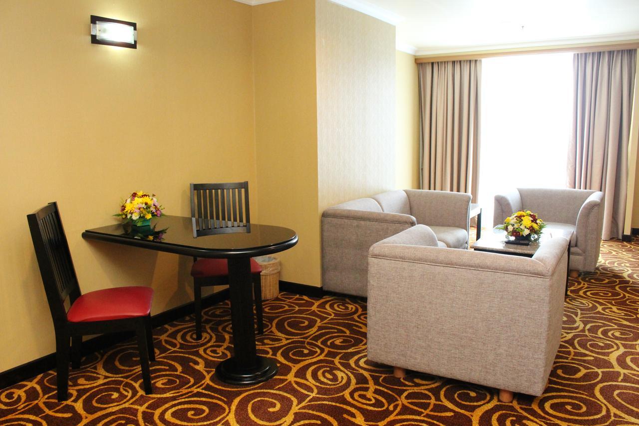 Mega Hotel Sdn Bhd Мірі Екстер'єр фото