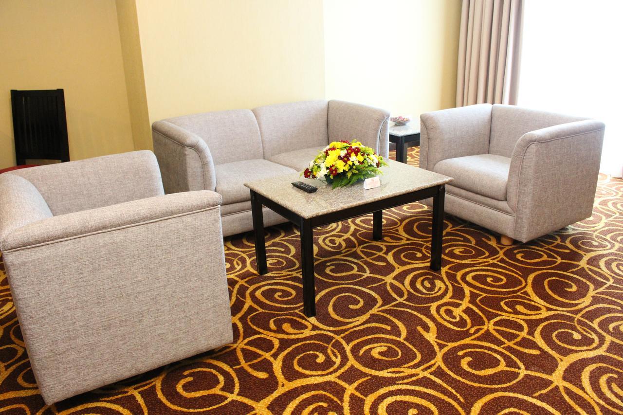 Mega Hotel Sdn Bhd Мірі Екстер'єр фото
