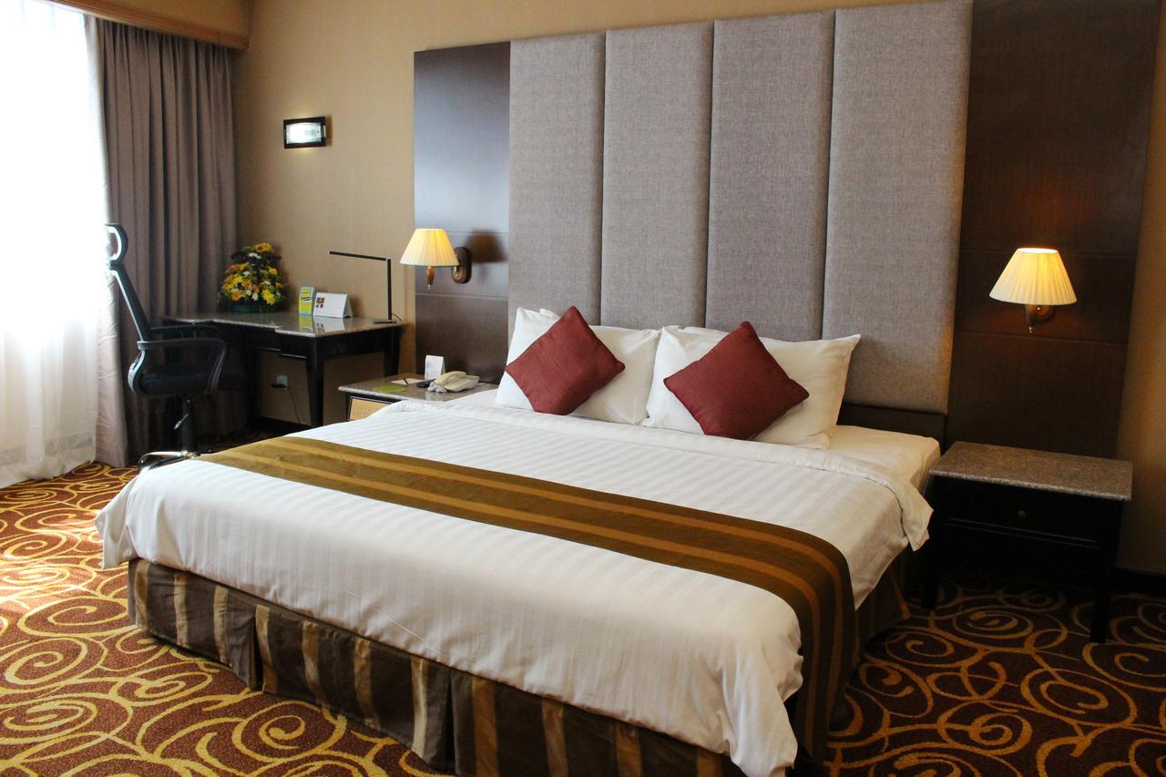 Mega Hotel Sdn Bhd Мірі Екстер'єр фото