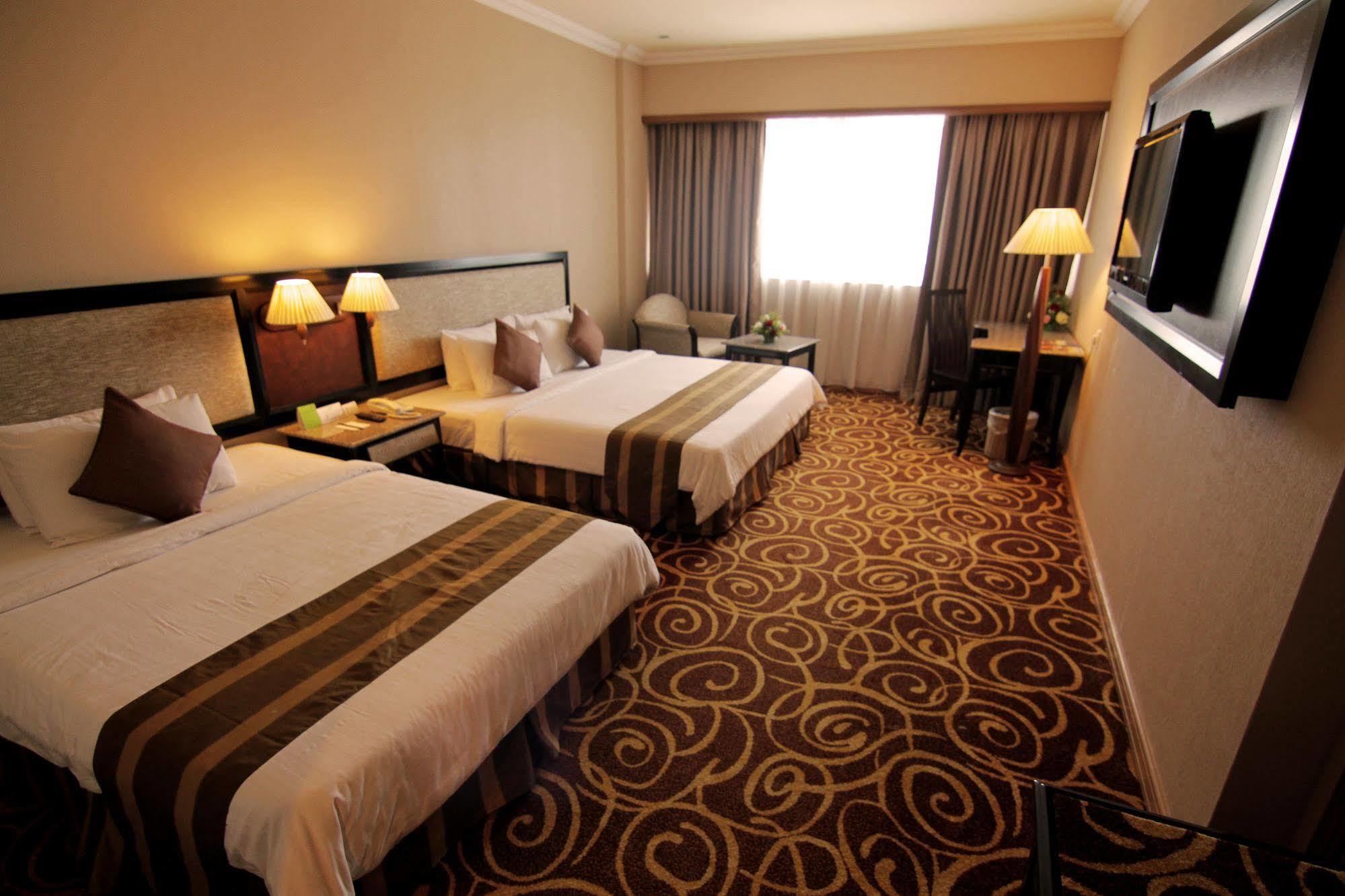Mega Hotel Sdn Bhd Мірі Екстер'єр фото