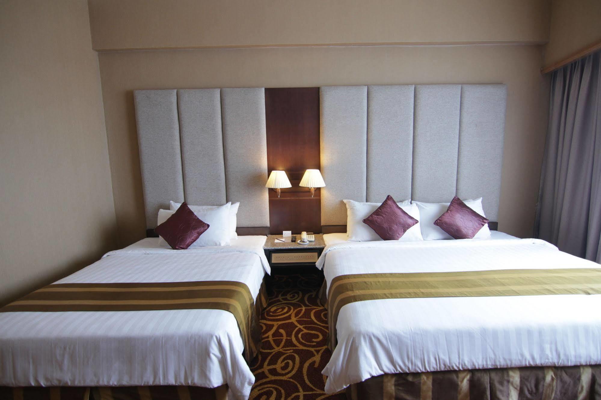 Mega Hotel Sdn Bhd Мірі Екстер'єр фото