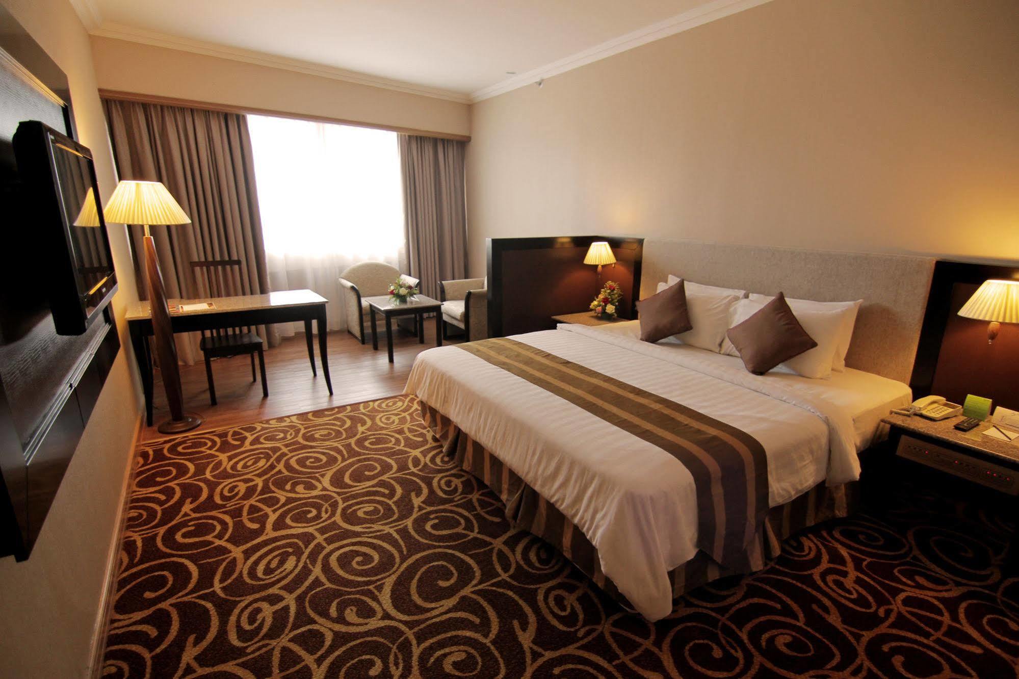 Mega Hotel Sdn Bhd Мірі Екстер'єр фото