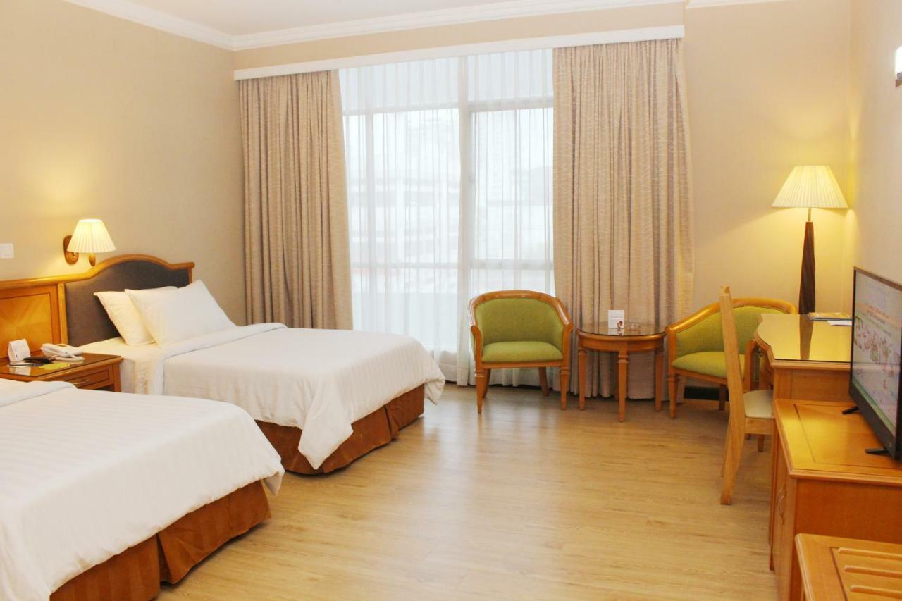 Mega Hotel Sdn Bhd Мірі Екстер'єр фото